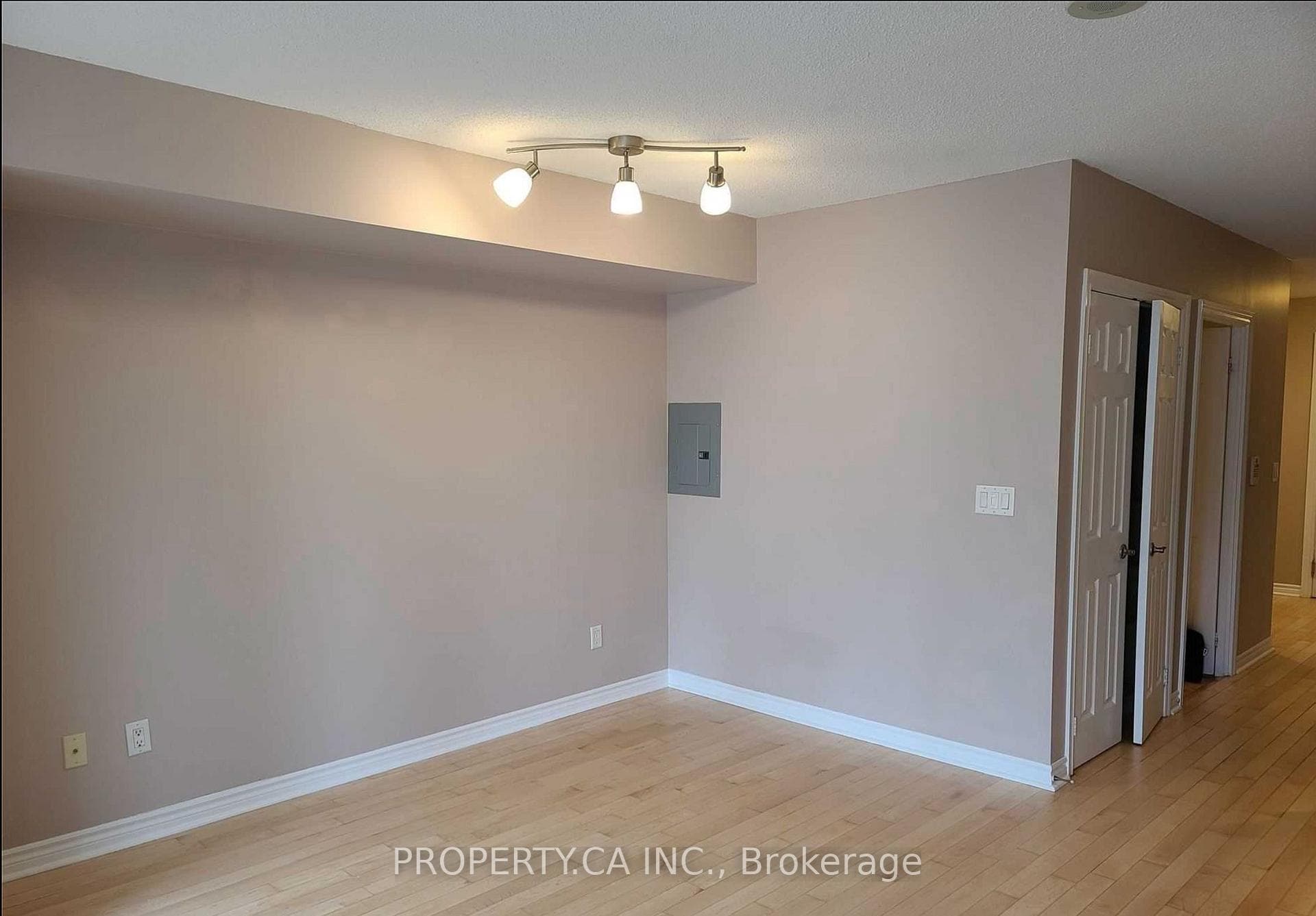 250 Wellington Street Unit 1531 photo 8