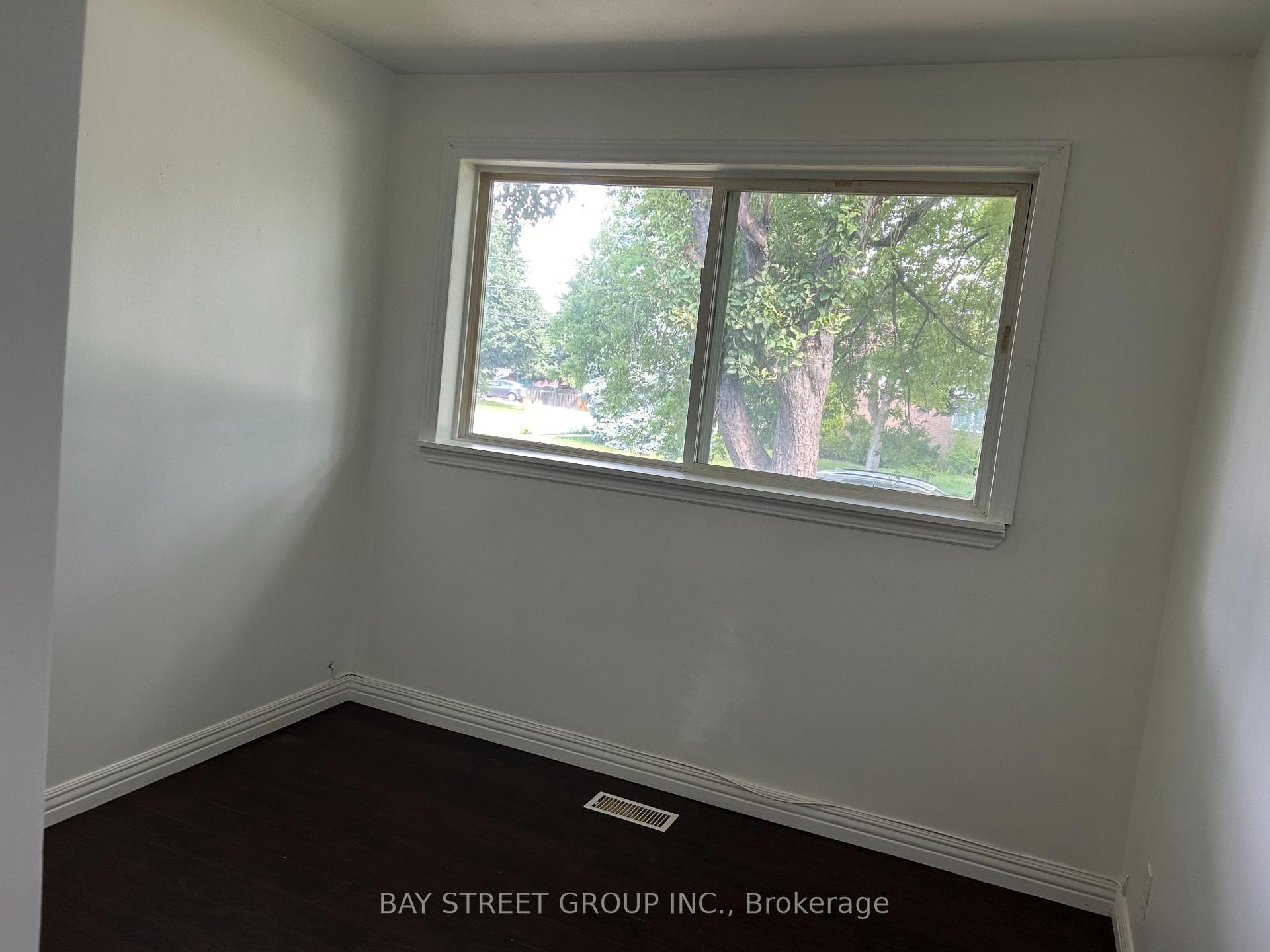 93 Cartier Crescent Unit Main photo 7