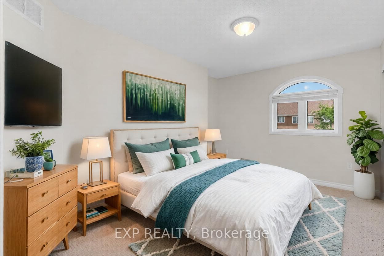135 Sydenham Wells N/A Unit 3 photo 7