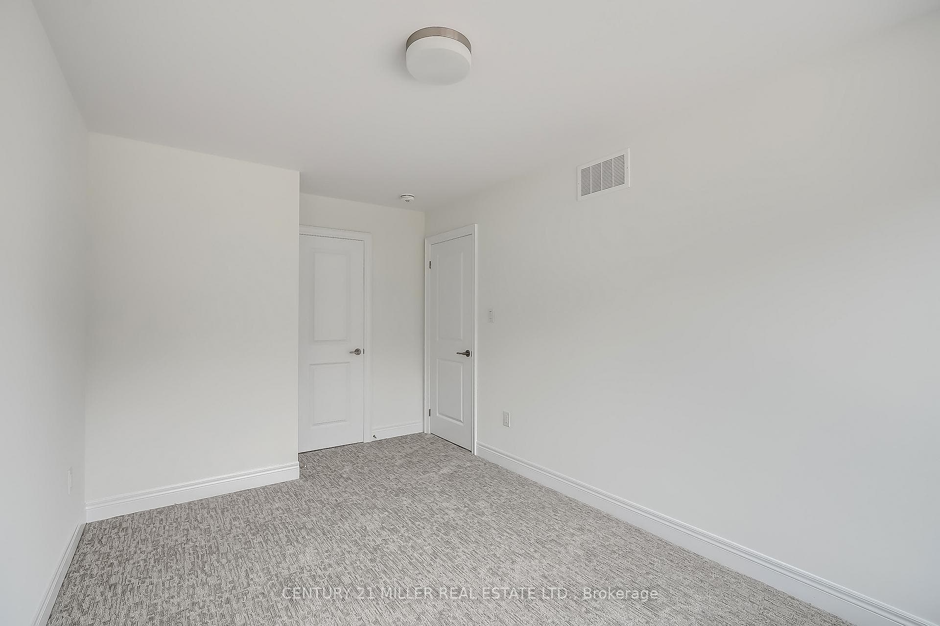 2273 Turnberry Road Unit 31 photo 18