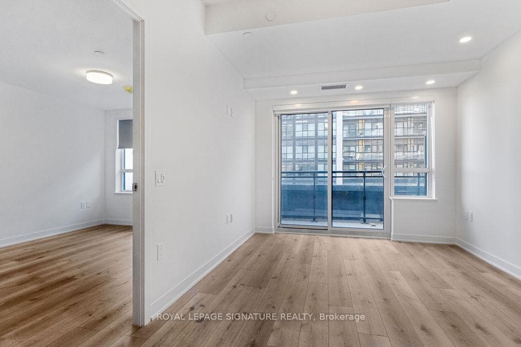 395 Dundas Street Unit 418 photo 19