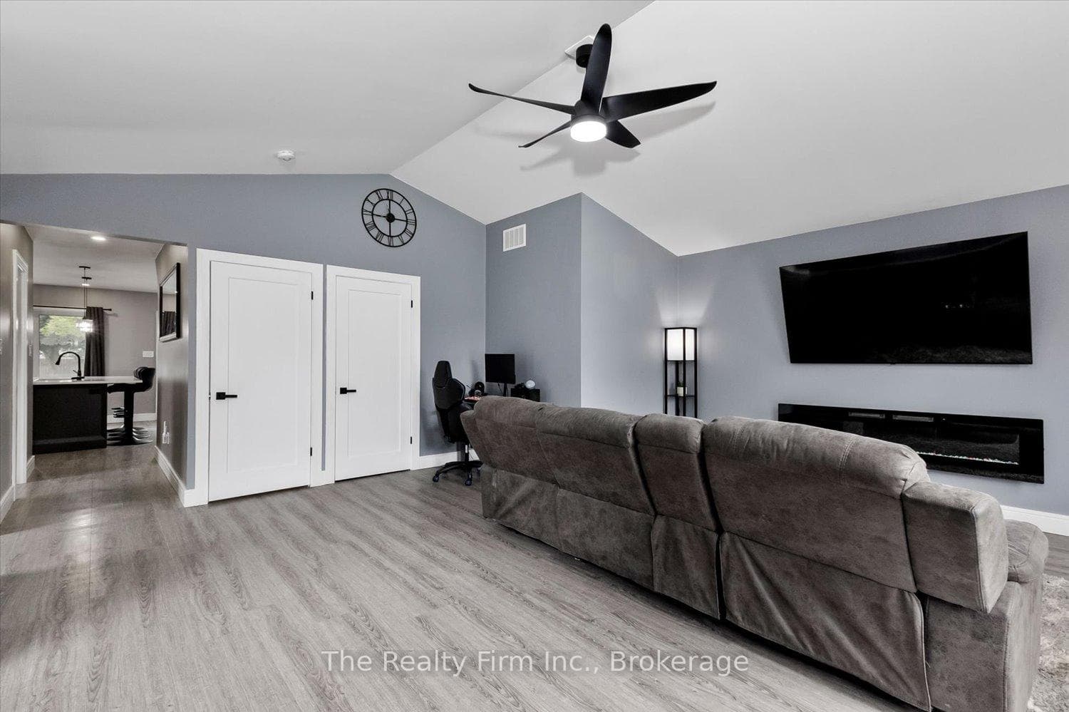 374 West Gore Street photo 5