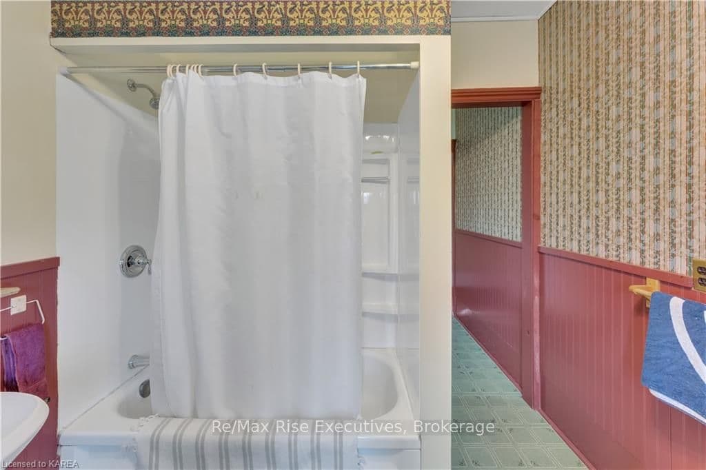 285 THOMAS Street photo 24