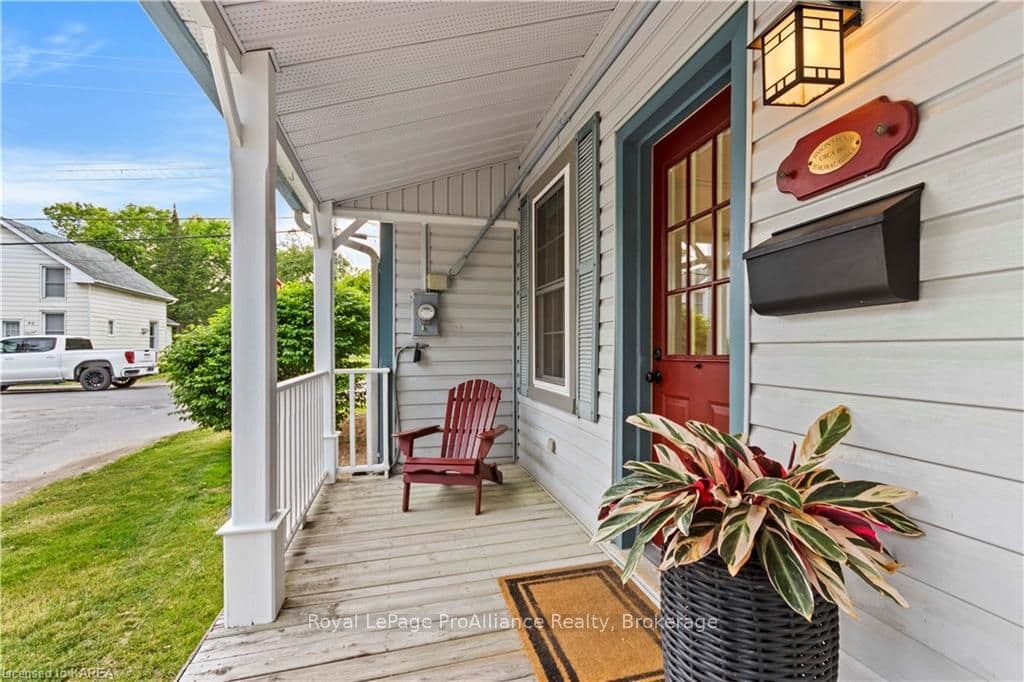 93 MOWAT Avenue photo 6