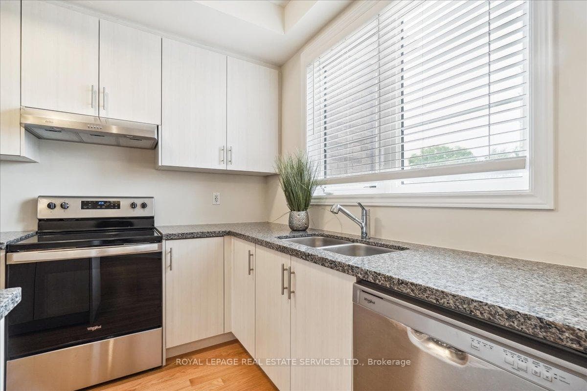 2096 FAIRMONT Common photo 12