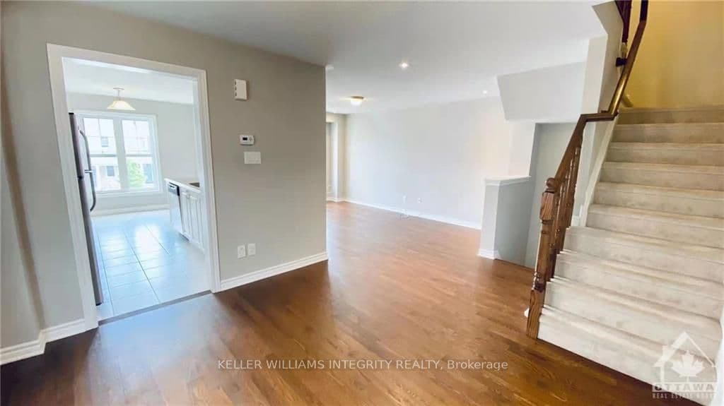83 BUFFALOGRASS Crescent photo 4