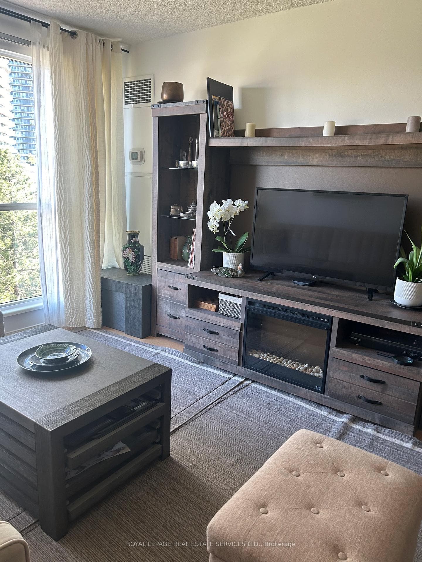 2261 Lake Shore Boulevard Unit 605 photo 3
