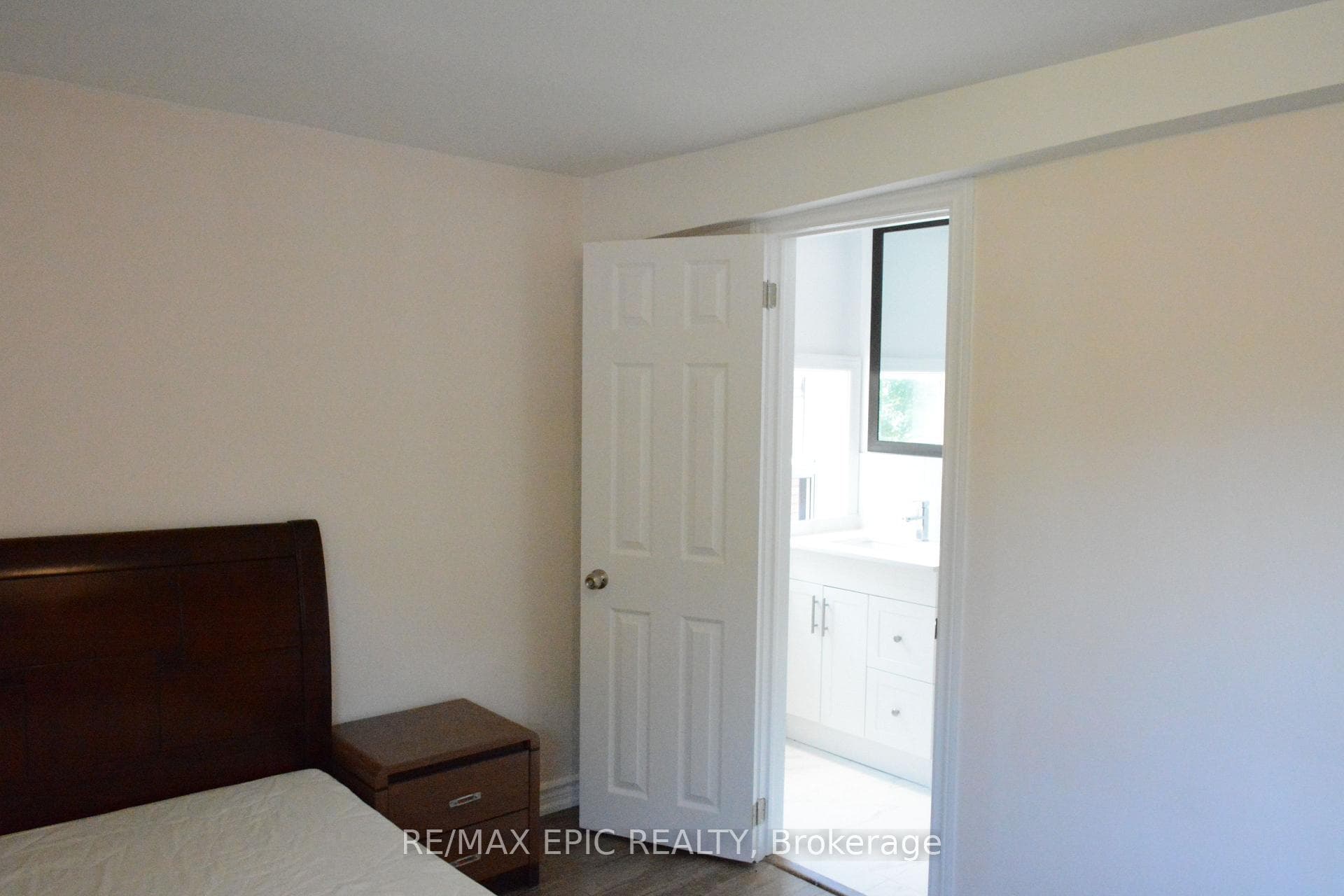 143 Markham Street Unit 2nd floor photo 10