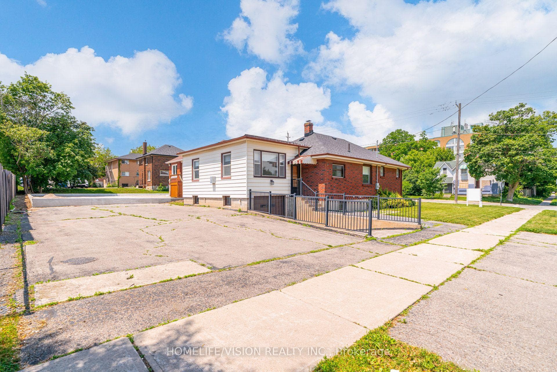 133 Mary Street photo 38