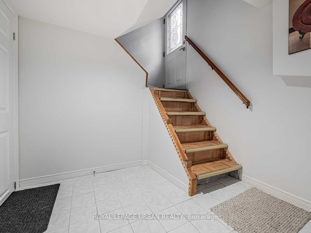 377 Mortimer Avenue Unit Bsmt photo 3