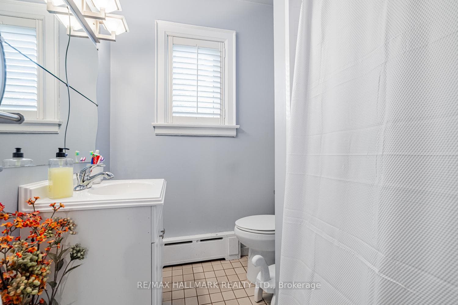 248 CASTLEFIELD Avenue photo 19