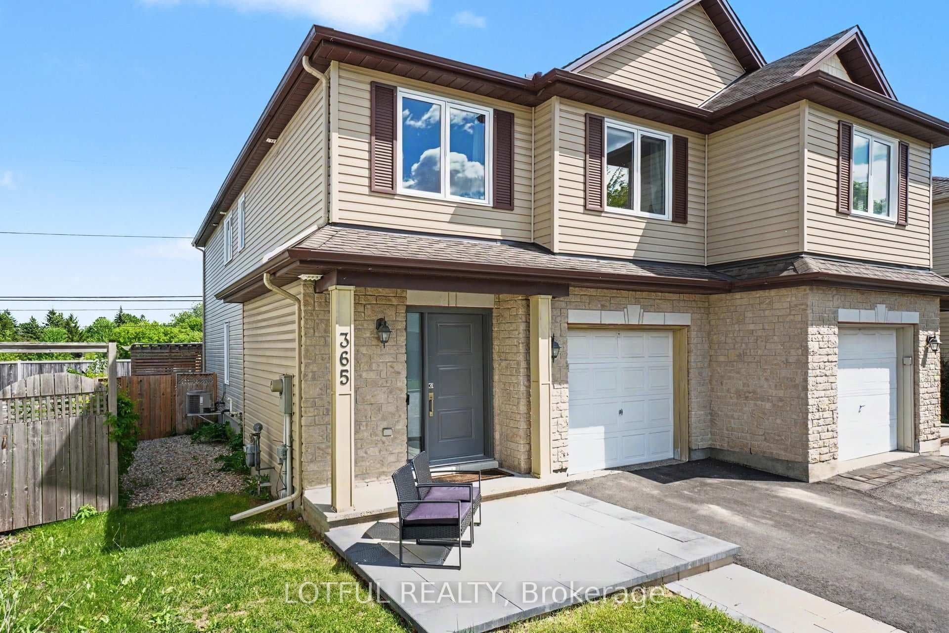 365 Riversedge Crescent photo 2