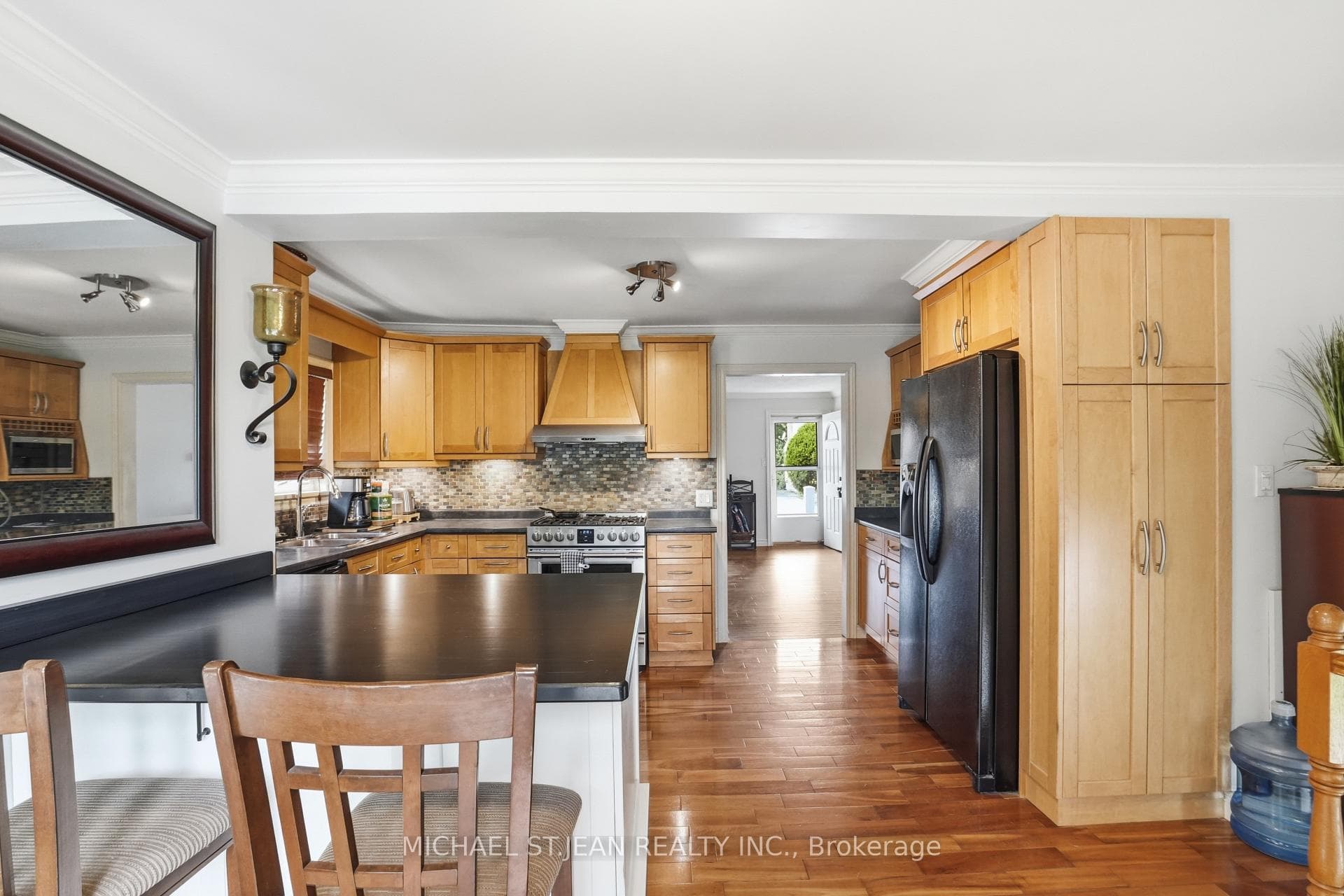 272 Adeline Avenue photo 16