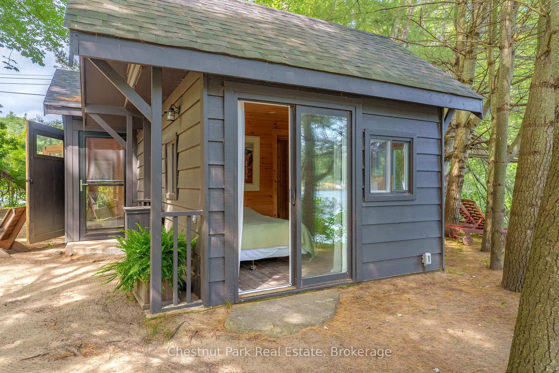 1071 STRACHAN POINT Road photo 34