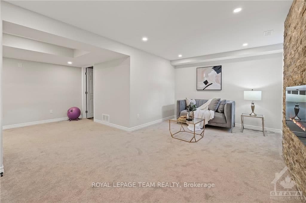 351 MEADOWBREEZE Drive photo 24