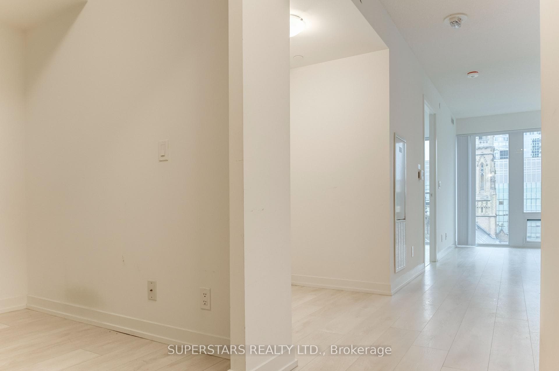 60 Shuter Street Unit 1008 photo 8