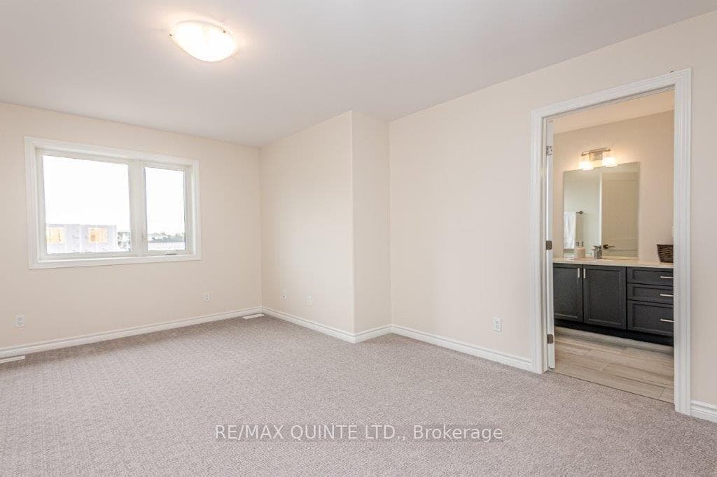 15 Nipigon Street photo 11