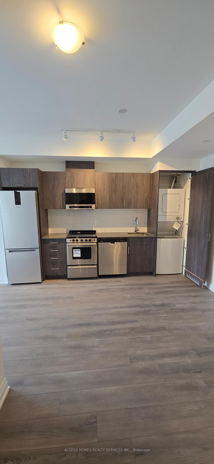 412 Silver Maple Road Unit 203 photo 6