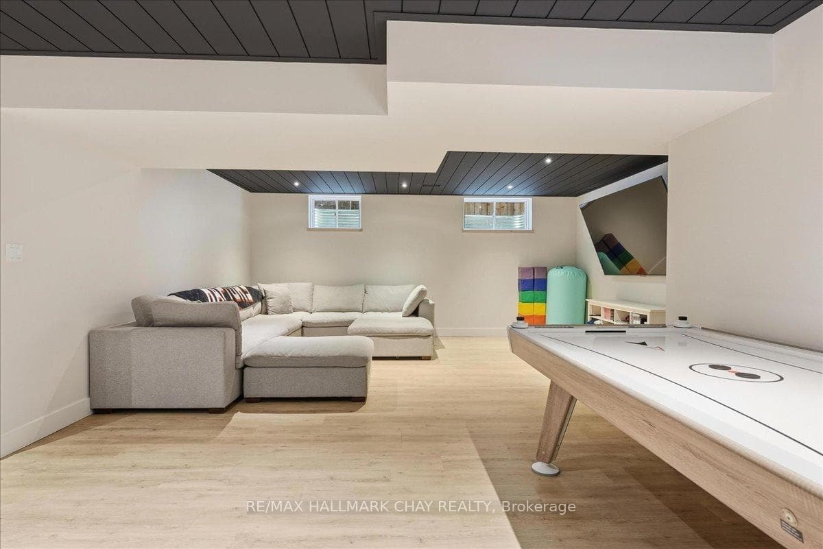 26 Lowry Court photo 43