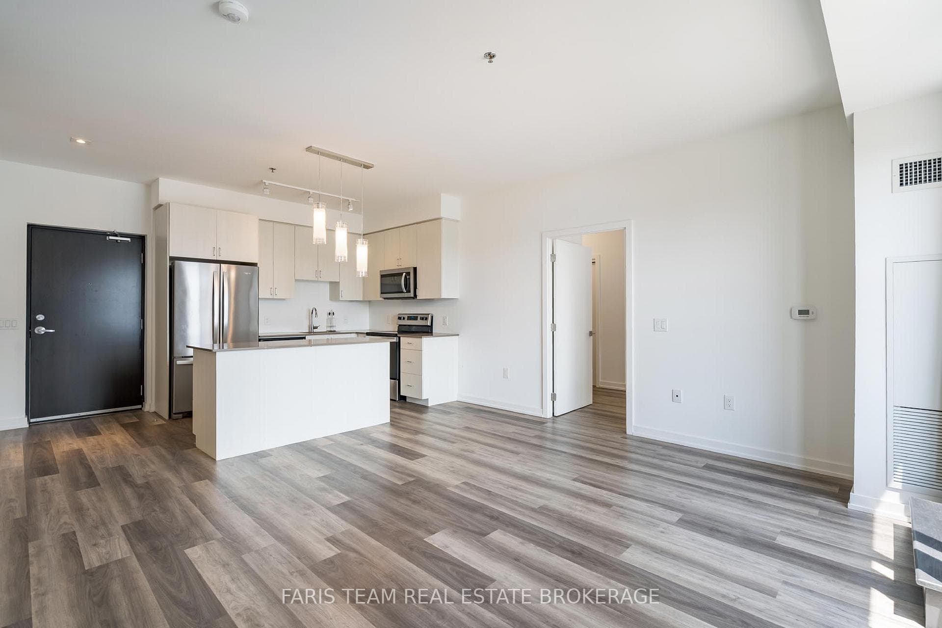 430 Essa Road Unit 401 photo 14