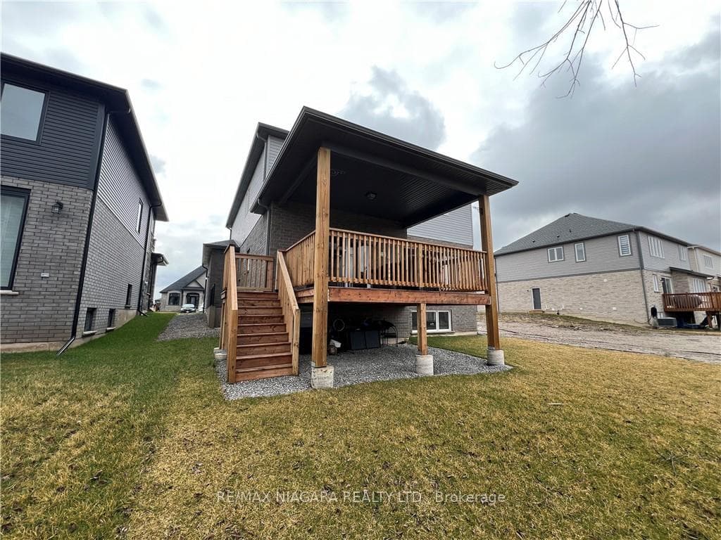 7427 Sherrilee Crescent photo 15