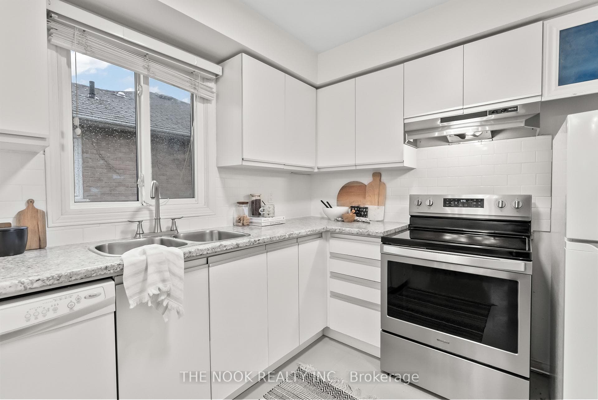 42 Glanville Crescent photo 11