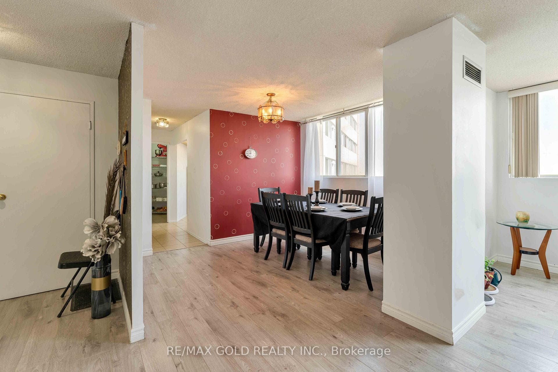 3700 Kaneff Crescent Unit 2101 photo 13