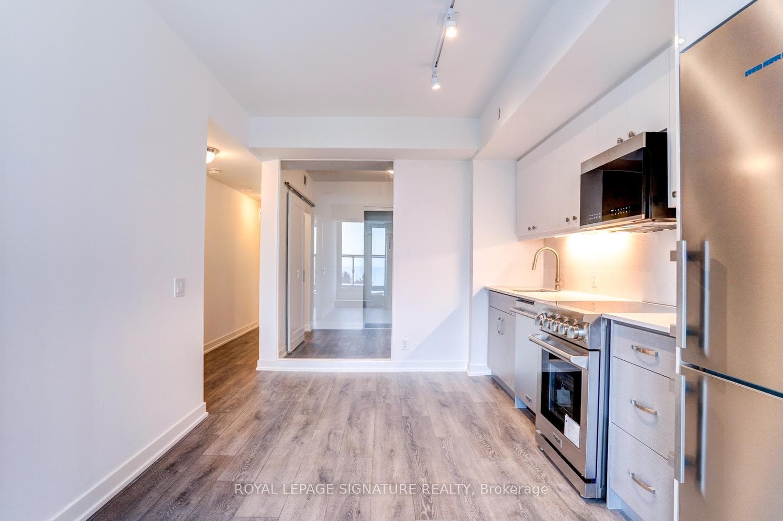 2 Manderley Drive Unit 814 photo 11