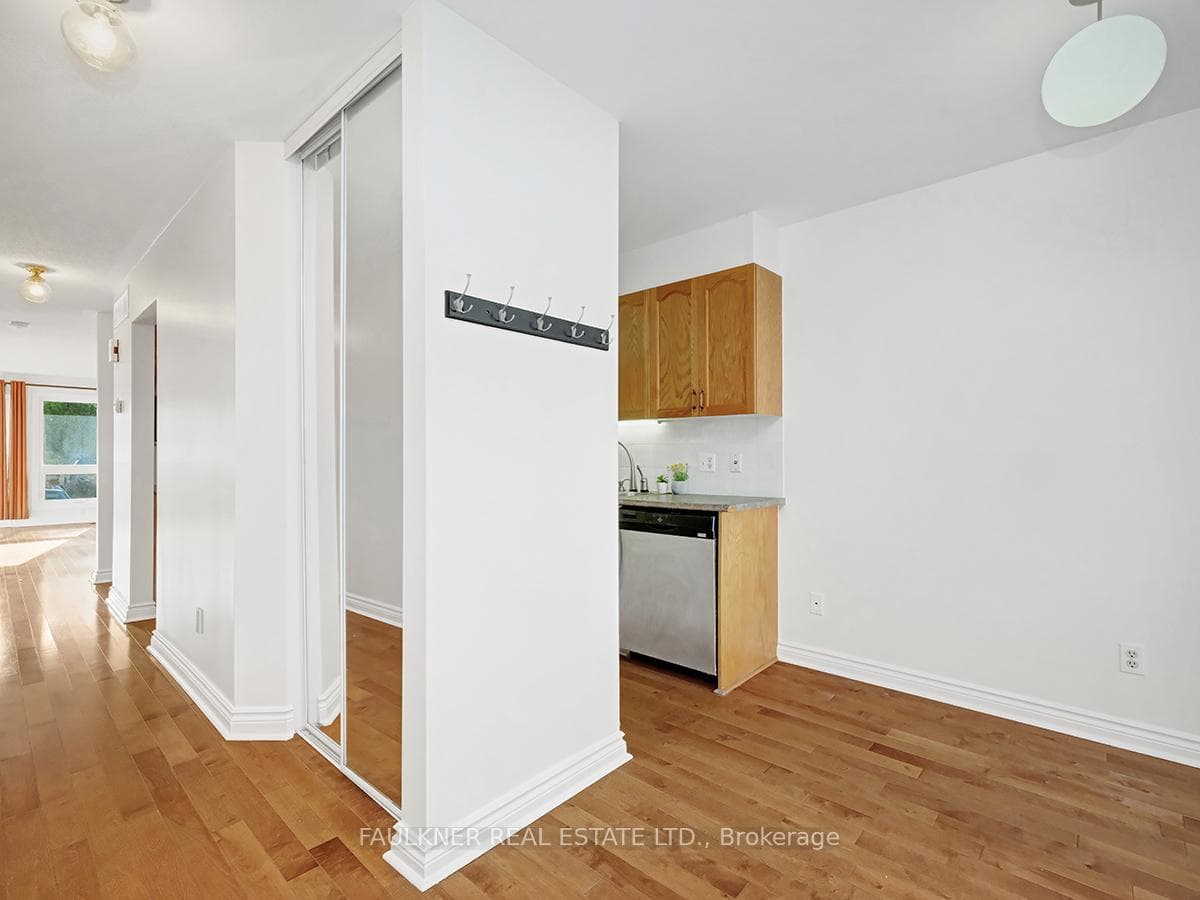 300 Gloucester Street photo 9