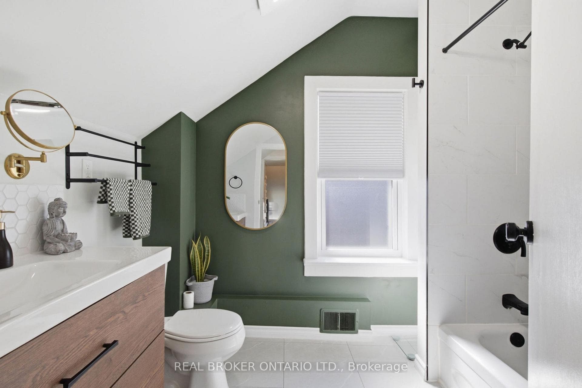 520 Elma Street photo 31