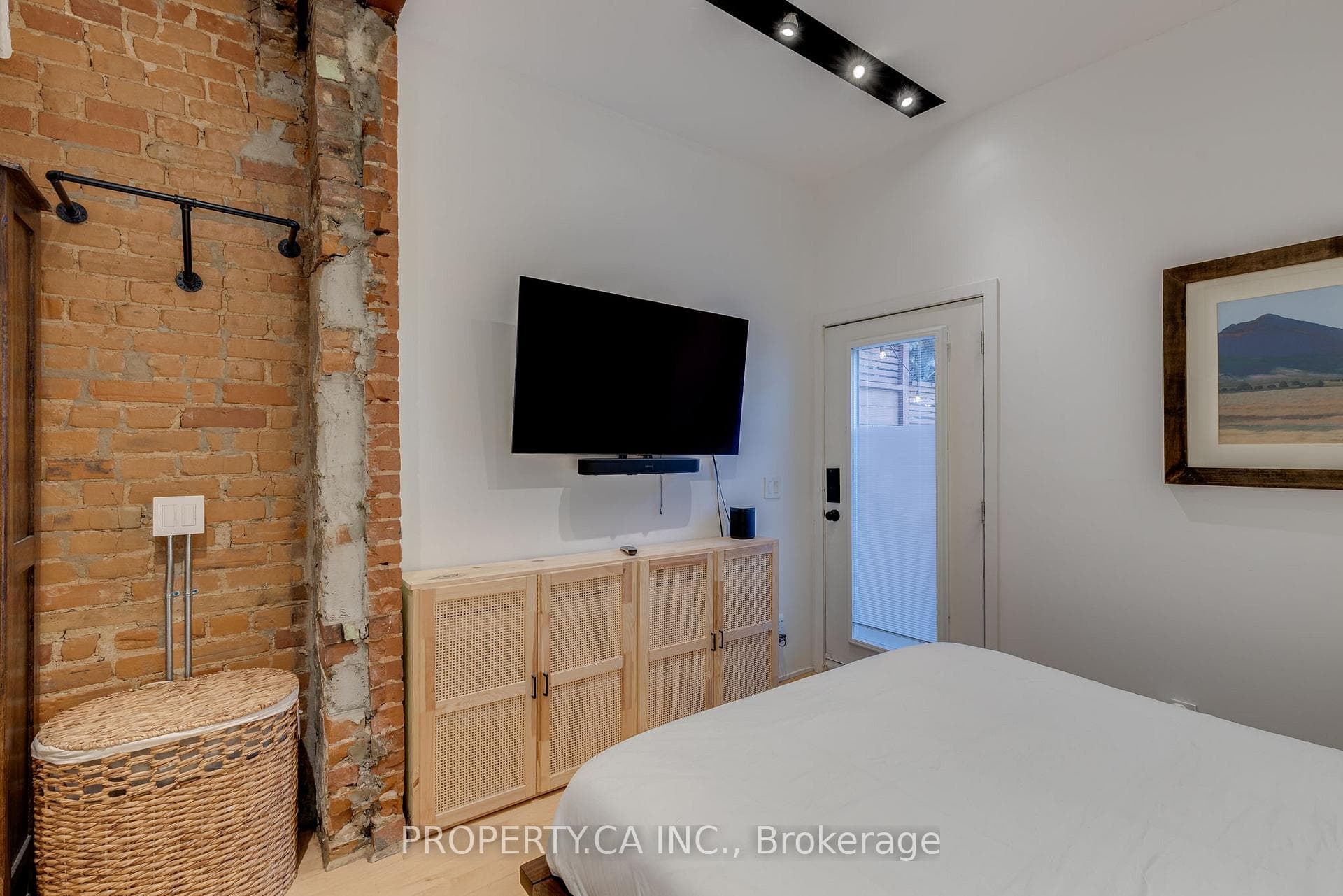 64 Dovercourt Road Unit 2 photo 3