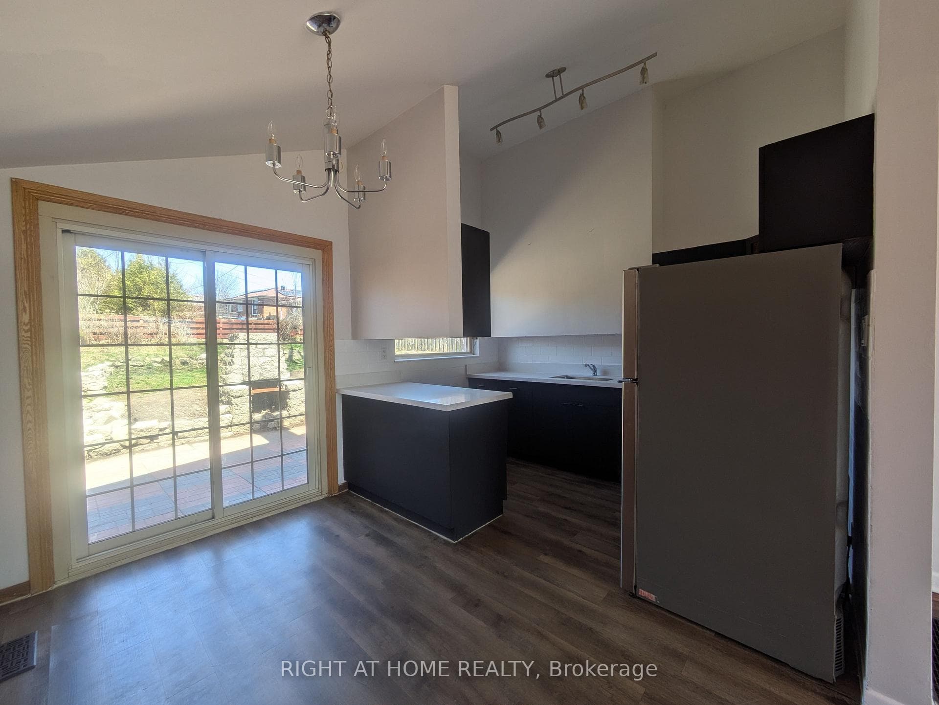 740 Stone Street photo 9