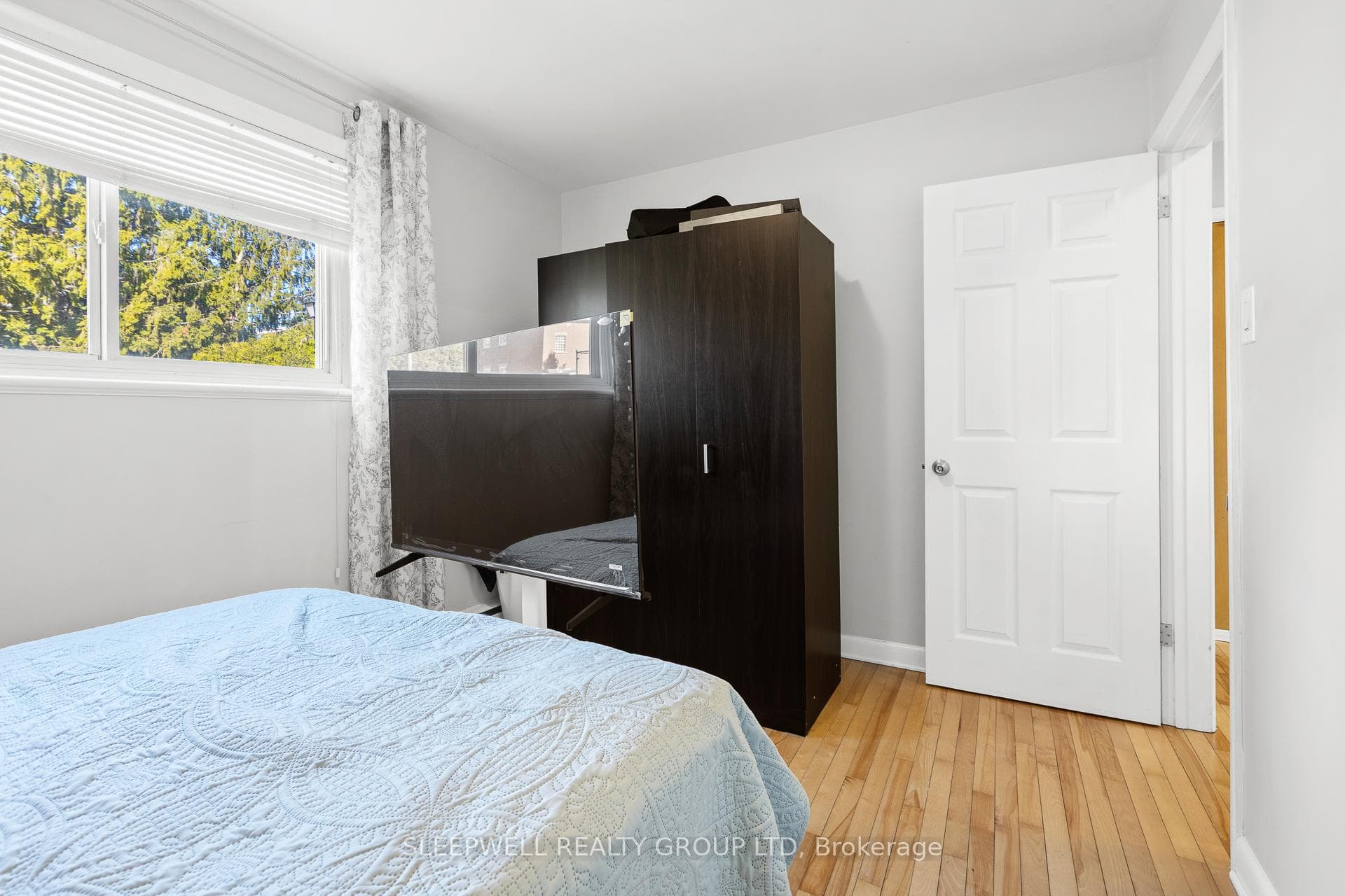 473 Vernon Avenue photo 11