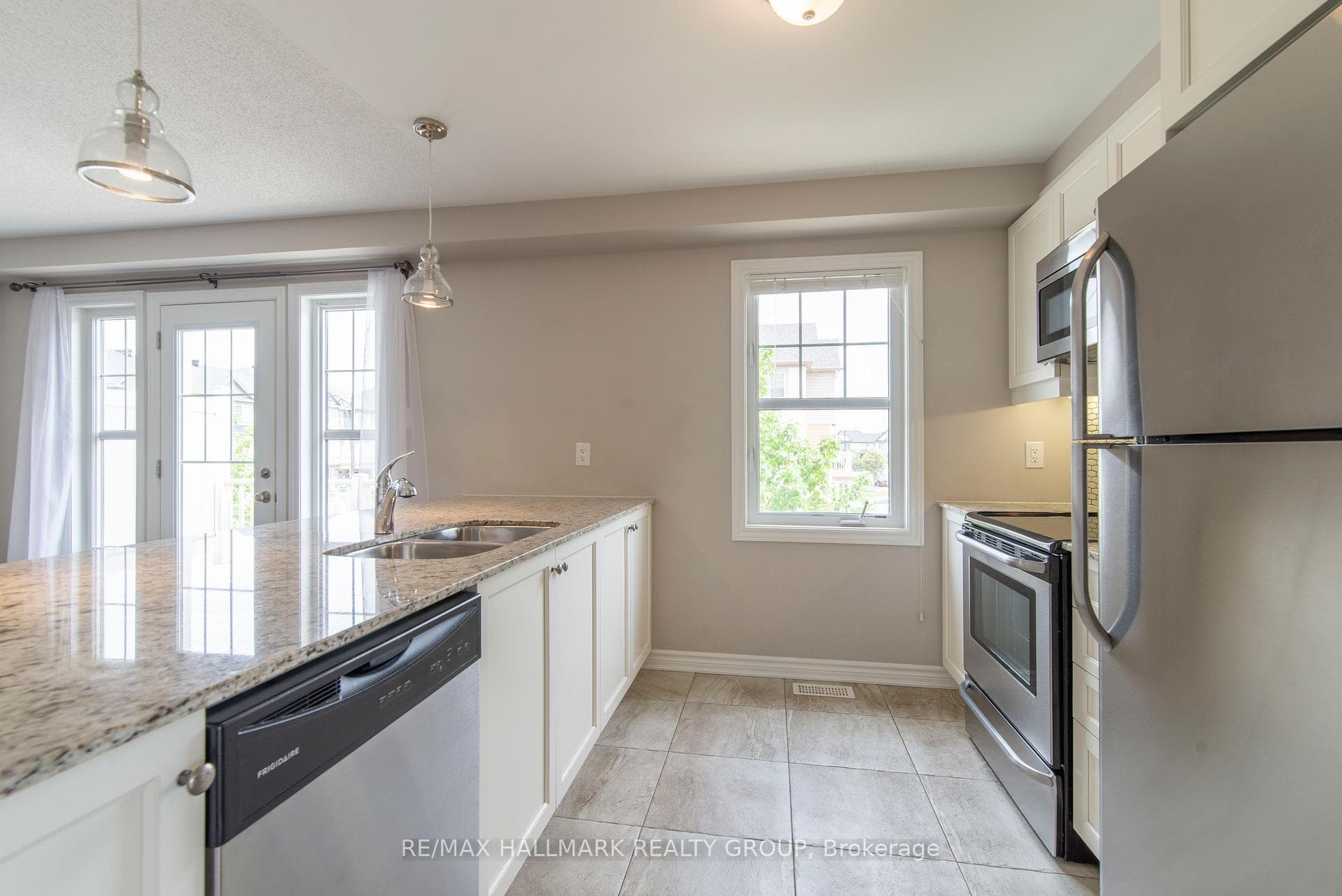 799 Mayfly Crescent photo 13