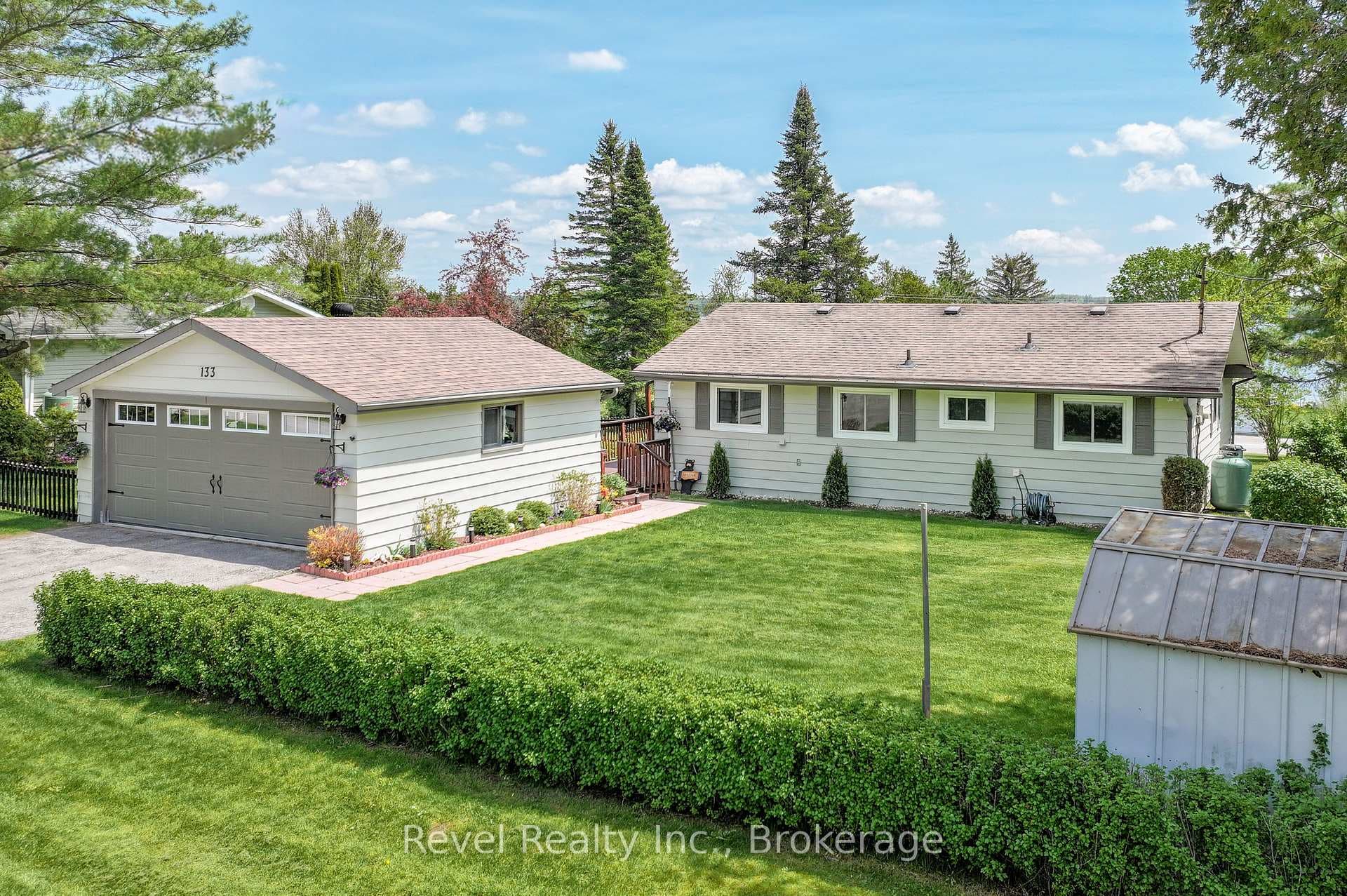 133 Victoria Drive photo 6