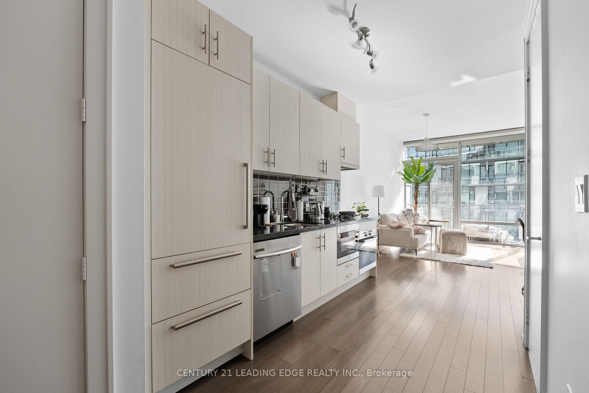 39 Queens Quay Unit 828 photo 6