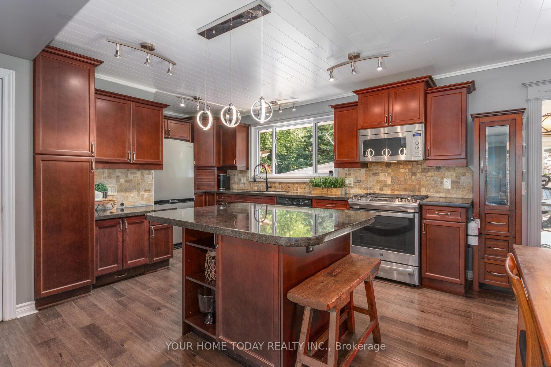 44 Delrex Boulevard photo 7