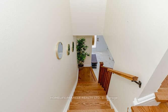 2779 Gananoque Drive Unit 109 photo 18