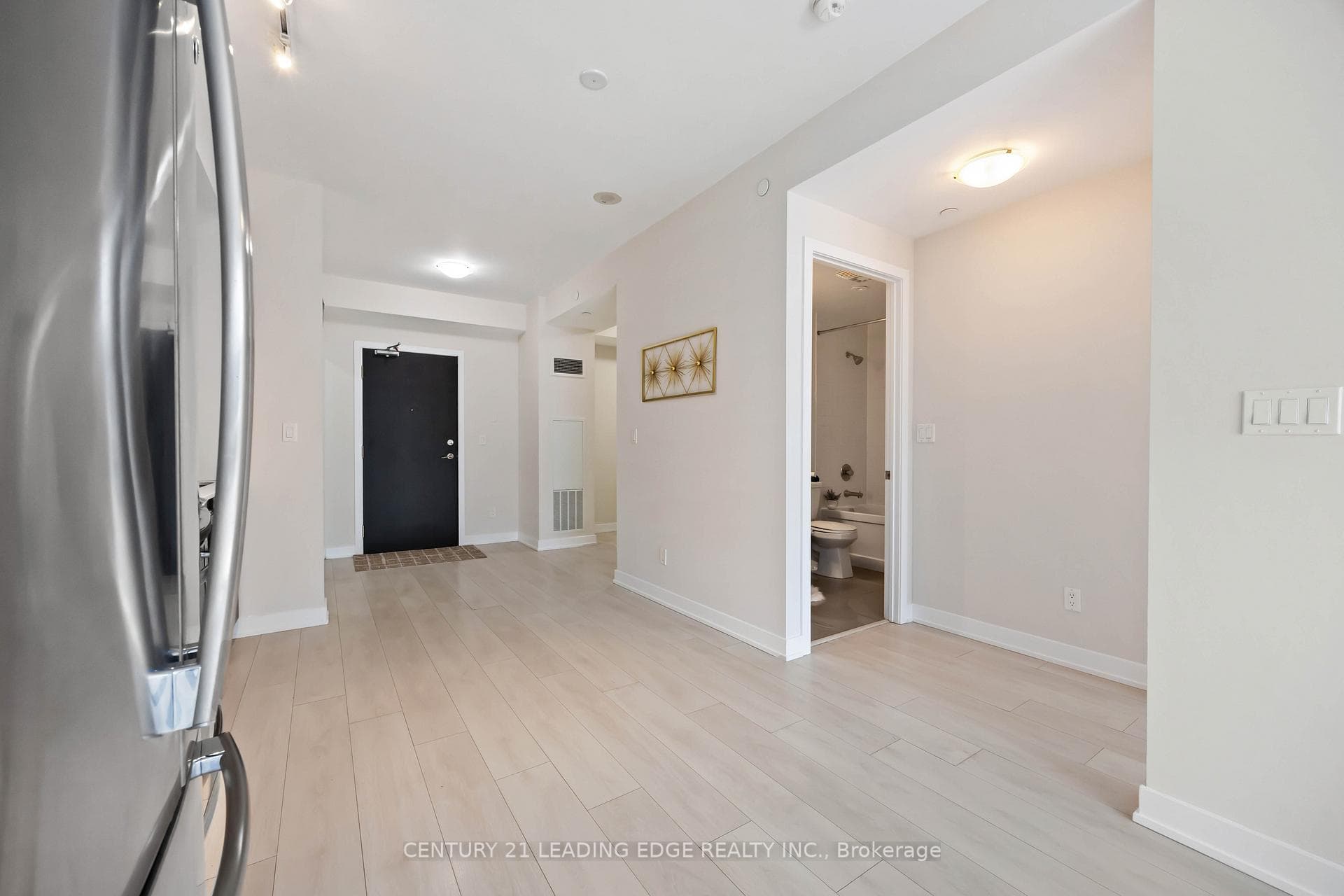 50 Bruyeres Mews Unit 619 photo 16