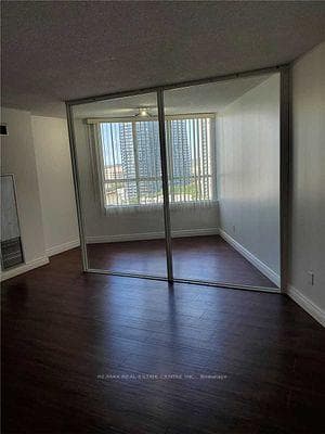 3695 Kaneff Crescent Unit 1706 photo 13
