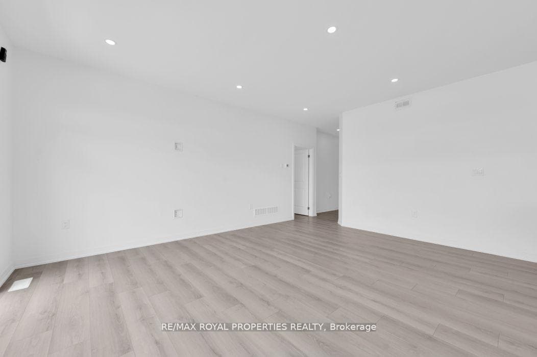 14 Summit Crescent photo 16
