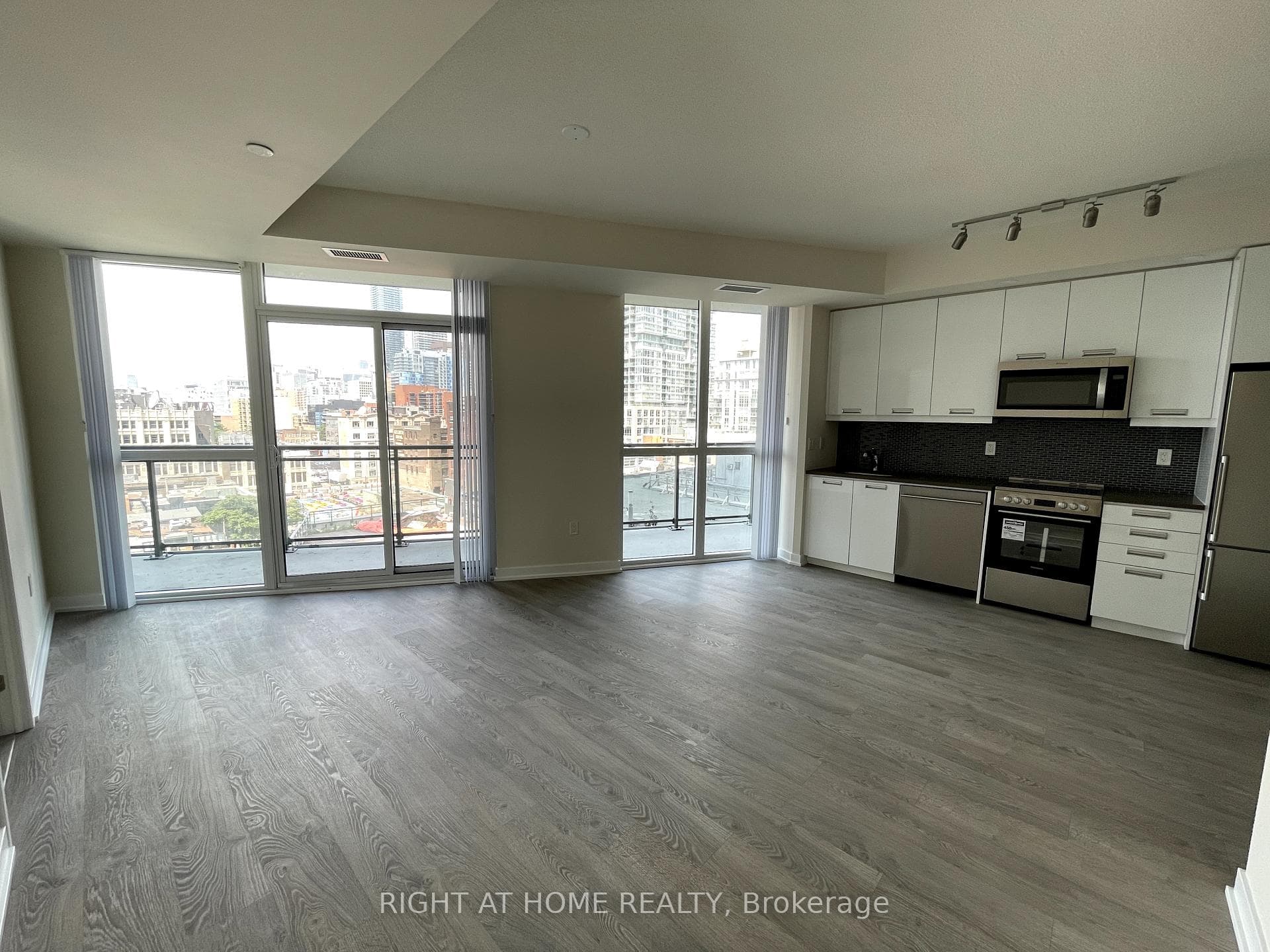 99 John Street Unit 806 photo 2