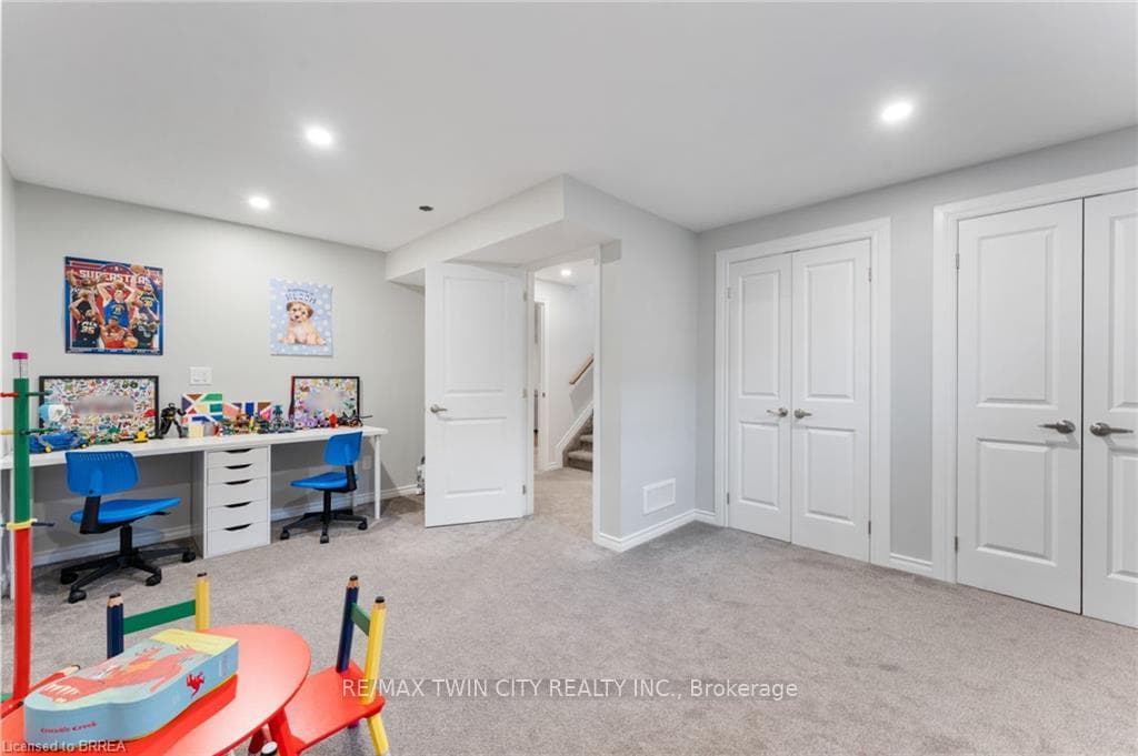2 Masters Lane photo 34