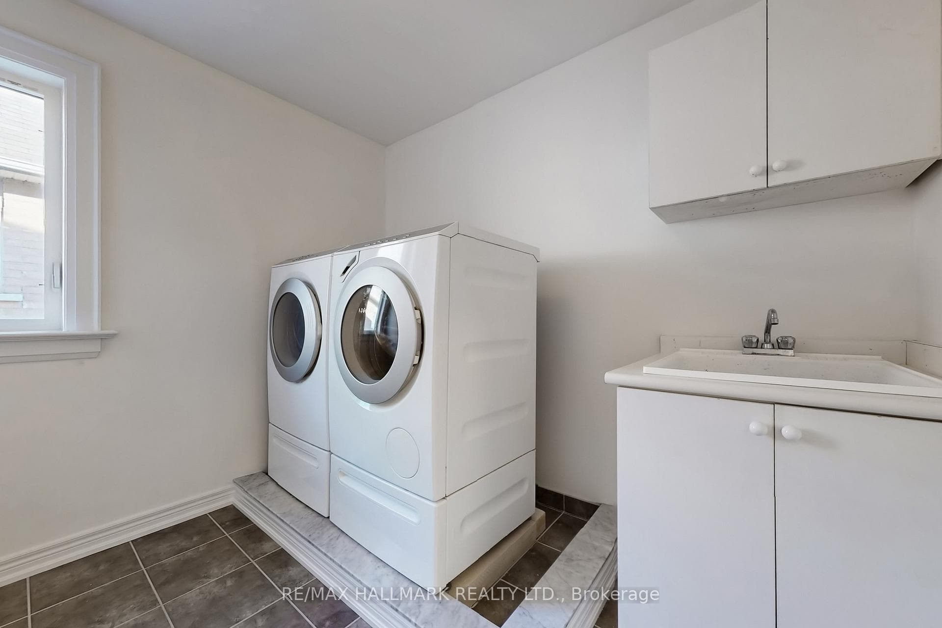 1135 Cenotaph Boulevard photo 29