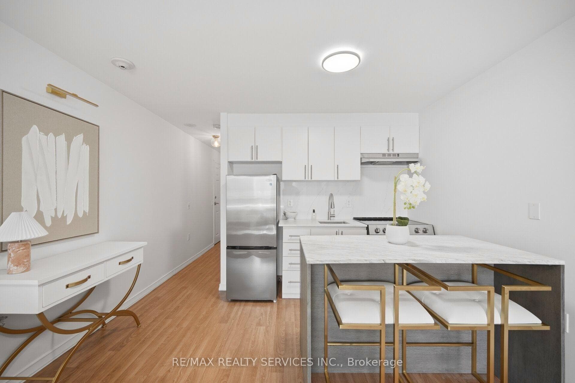15 Maplewood Avenue Unit 310 photo 4