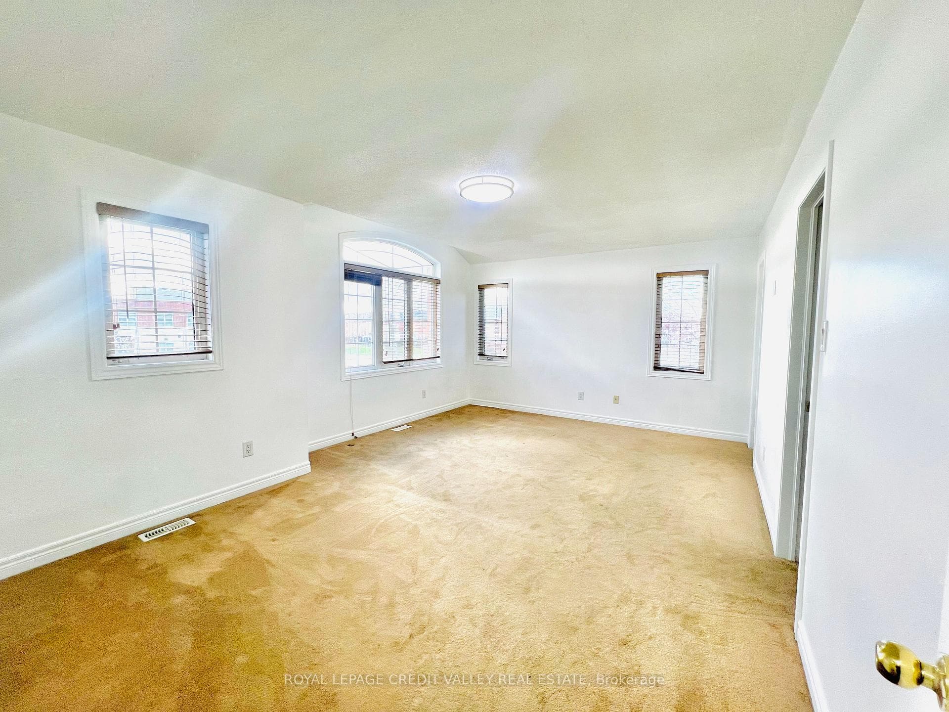 33 Fairlawn Boulevard photo 20