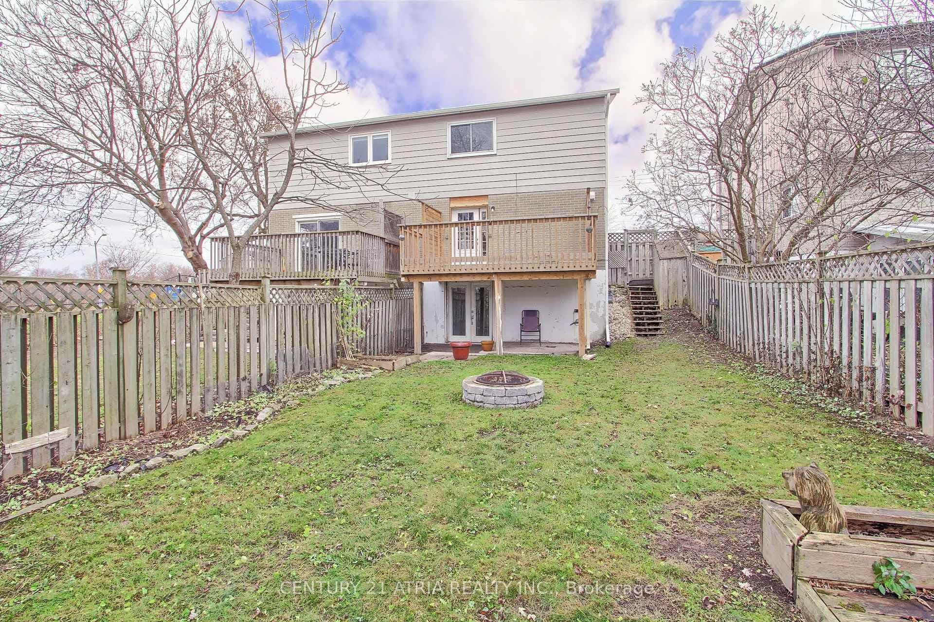 672 Elgin Street photo 33