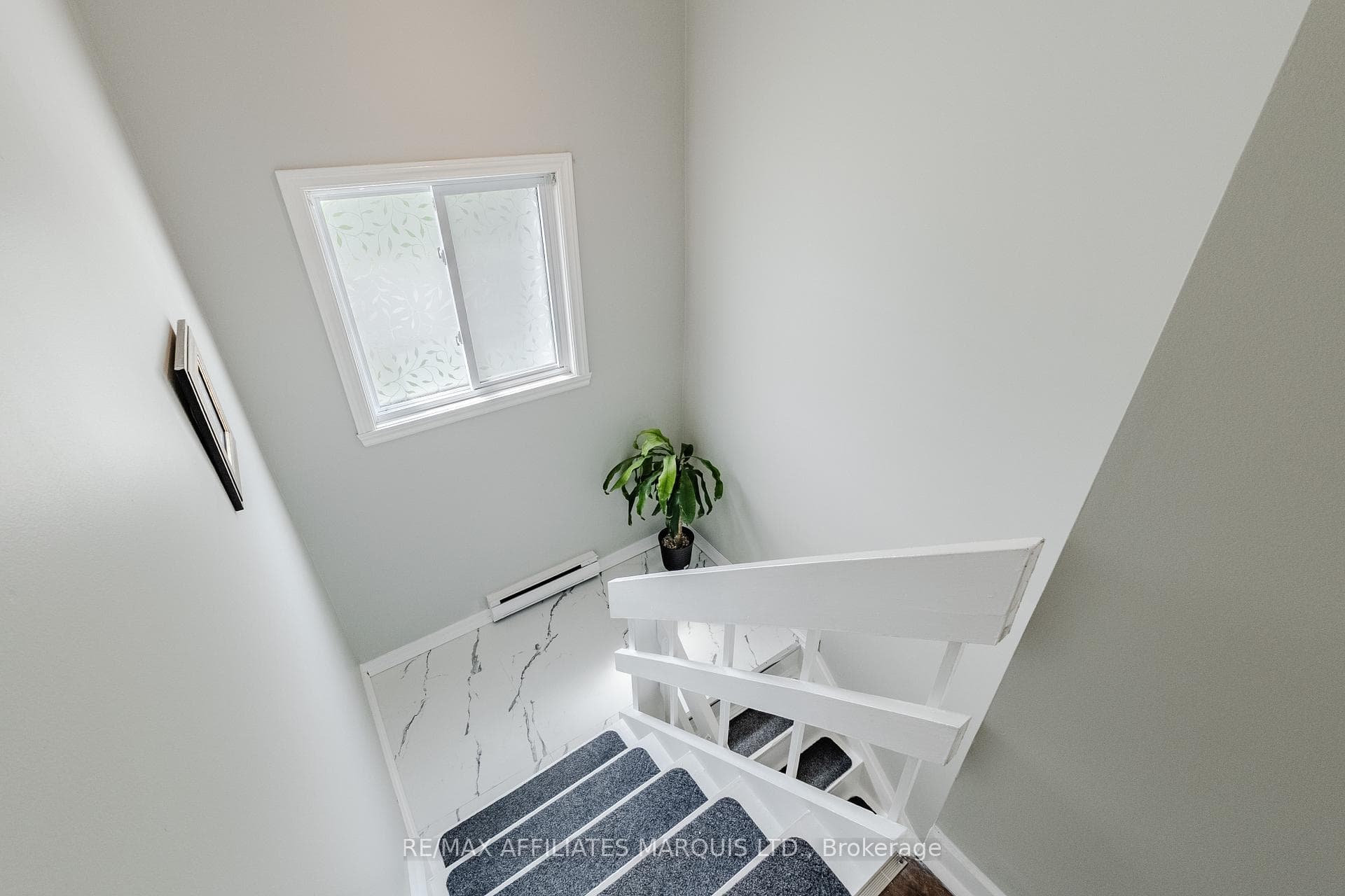 812 Glengarry Boulevard photo 18