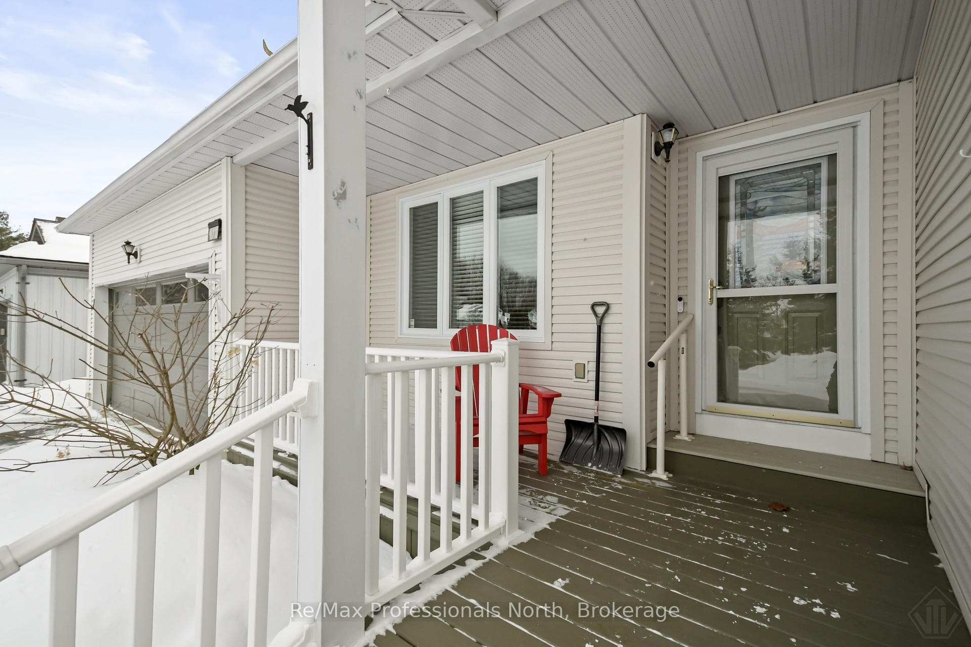 111 Pineridge Gate photo 3