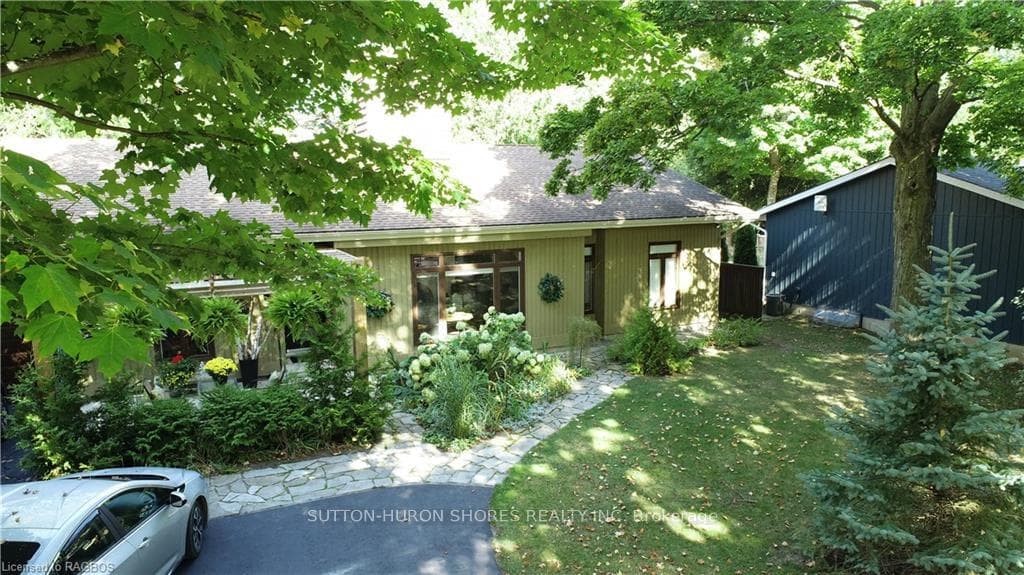 230 TYENDINAGA Drive photo 43